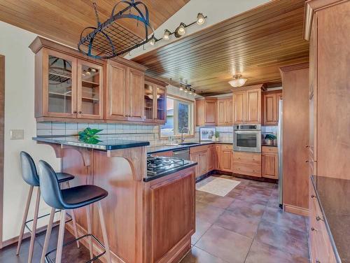 6 Ross Heights Place Se, Medicine Hat, AB - Indoor Photo Showing Kitchen