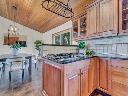 6 Ross Heights Place Se, Medicine Hat, AB - Indoor Photo Showing Kitchen