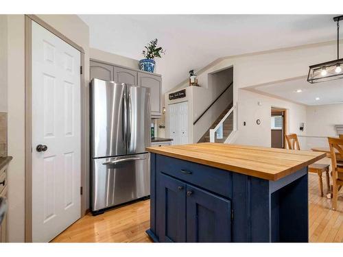 20 Stanfield Way Se, Medicine Hat, AB - Indoor Photo Showing Kitchen