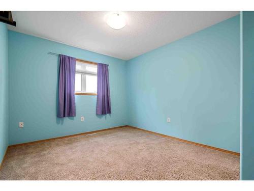 20 Stanfield Way Se, Medicine Hat, AB - Indoor Photo Showing Other Room