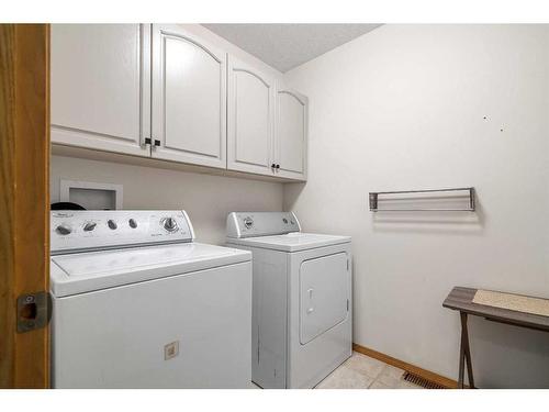 20 Stanfield Way Se, Medicine Hat, AB - Indoor Photo Showing Laundry Room