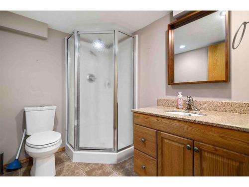 20 Stanfield Way Se, Medicine Hat, AB - Indoor Photo Showing Bathroom