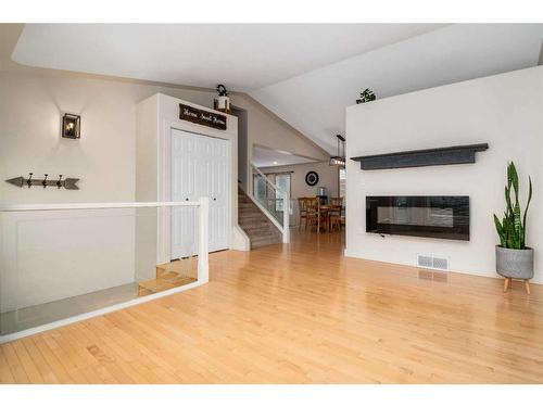 20 Stanfield Way Se, Medicine Hat, AB - Indoor Photo Showing Living Room With Fireplace