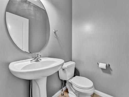 136 Sierra Drive Sw, Medicine Hat, AB - Indoor Photo Showing Bathroom