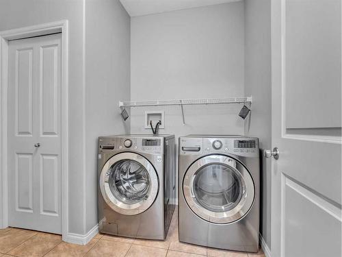 136 Sierra Drive Sw, Medicine Hat, AB - Indoor Photo Showing Laundry Room