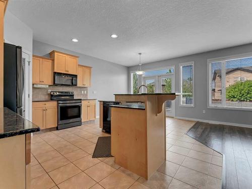 136 Sierra Drive Sw, Medicine Hat, AB - Indoor Photo Showing Kitchen