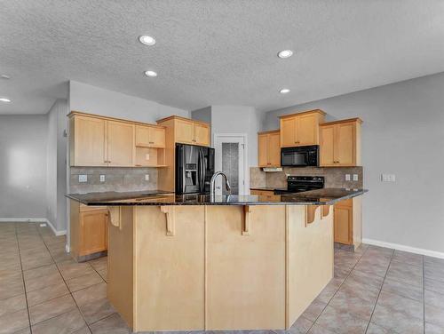 136 Sierra Drive Sw, Medicine Hat, AB - Indoor Photo Showing Kitchen