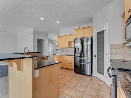 136 Sierra Drive Sw, Medicine Hat, AB - Indoor Photo Showing Kitchen