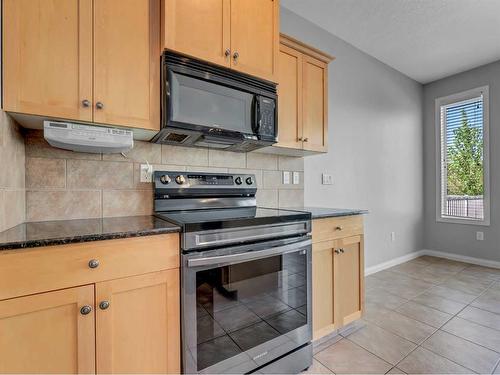 136 Sierra Drive Sw, Medicine Hat, AB - Indoor Photo Showing Kitchen