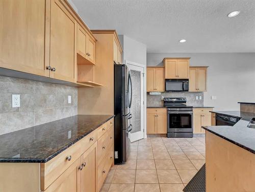 136 Sierra Drive Sw, Medicine Hat, AB - Indoor Photo Showing Kitchen