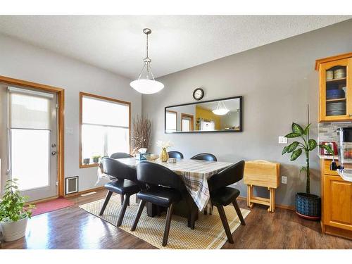 513 Vista Drive Se, Medicine Hat, AB - Indoor Photo Showing Dining Room