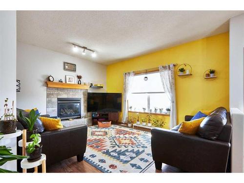 513 Vista Drive Se, Medicine Hat, AB - Indoor Photo Showing Living Room With Fireplace