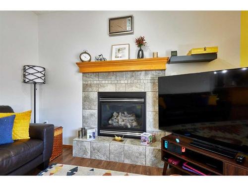 513 Vista Drive Se, Medicine Hat, AB - Indoor Photo Showing Living Room With Fireplace