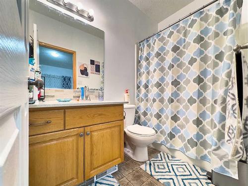 513 Vista Drive Se, Medicine Hat, AB - Indoor Photo Showing Bathroom