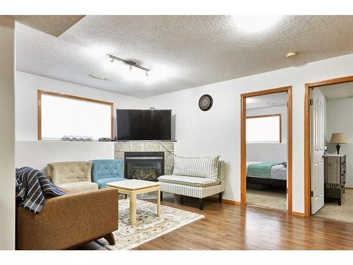 513 Vista Drive Se, Medicine Hat, AB - Indoor Photo Showing Living Room With Fireplace