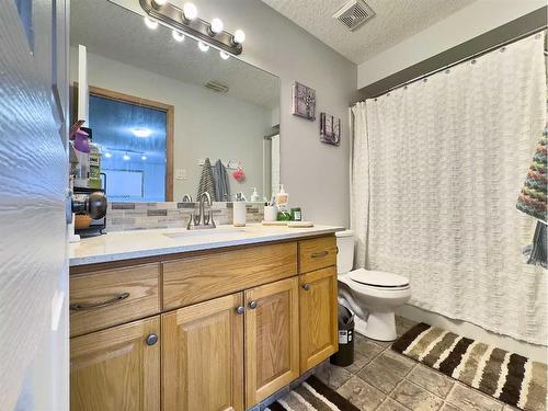 513 Vista Drive Se, Medicine Hat, AB - Indoor Photo Showing Bathroom