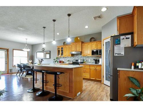 513 Vista Drive Se, Medicine Hat, AB - Indoor Photo Showing Kitchen