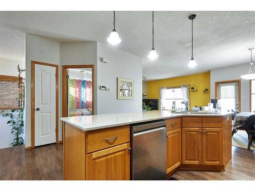 513 Vista Drive Se, Medicine Hat, AB - Indoor Photo Showing Kitchen