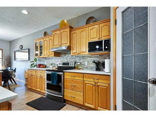 513 Vista Drive Se, Medicine Hat, AB - Indoor Photo Showing Kitchen