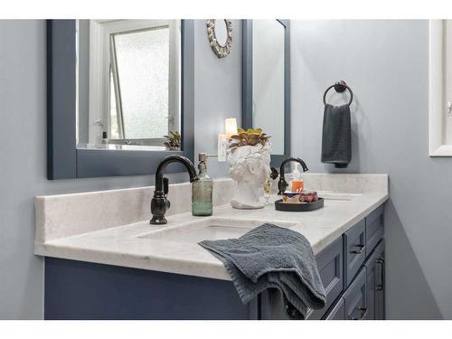 333 Prospect Drive Sw, Medicine Hat, AB - Indoor Photo Showing Bathroom