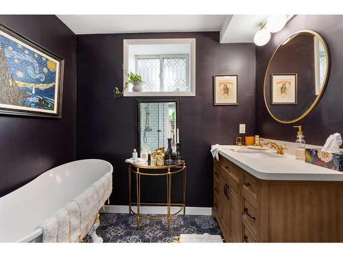 333 Prospect Drive Sw, Medicine Hat, AB - Indoor Photo Showing Bathroom