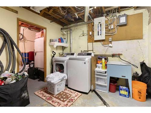 333 Prospect Drive Sw, Medicine Hat, AB - Indoor Photo Showing Laundry Room