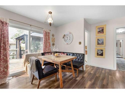 333 Prospect Drive Sw, Medicine Hat, AB - Indoor Photo Showing Dining Room