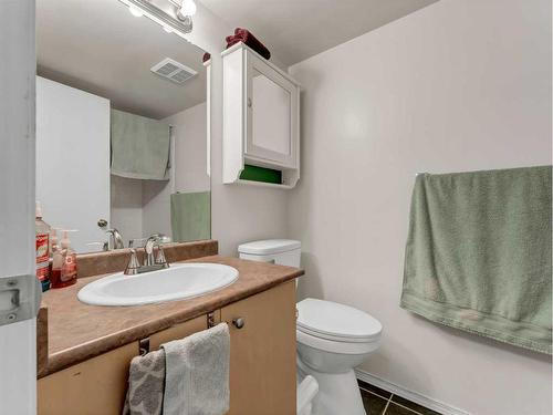 416-1648 Saamis Drive Nw, Medicine Hat, AB - Indoor Photo Showing Bathroom