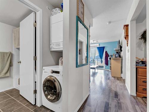 416-1648 Saamis Drive Nw, Medicine Hat, AB - Indoor Photo Showing Laundry Room