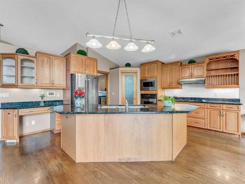 41 Stein Close Se, Medicine Hat, AB - Indoor Photo Showing Kitchen