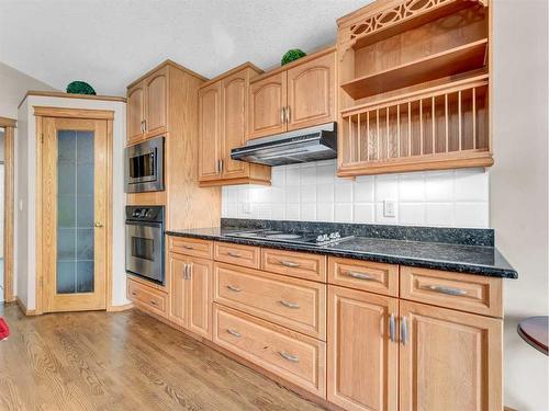 41 Stein Close Se, Medicine Hat, AB - Indoor Photo Showing Kitchen