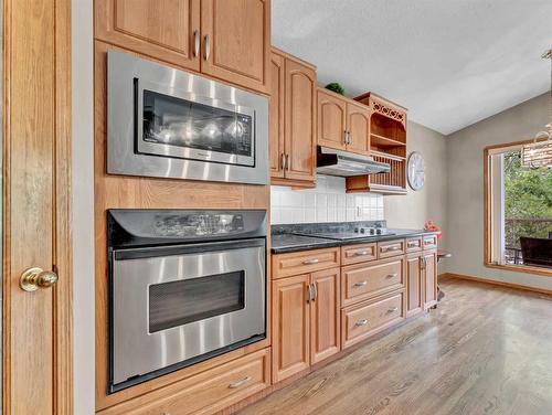 41 Stein Close Se, Medicine Hat, AB - Indoor Photo Showing Kitchen