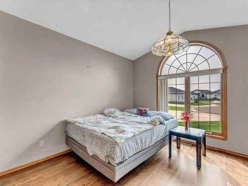 41 Stein Close Se, Medicine Hat, AB - Indoor Photo Showing Bedroom