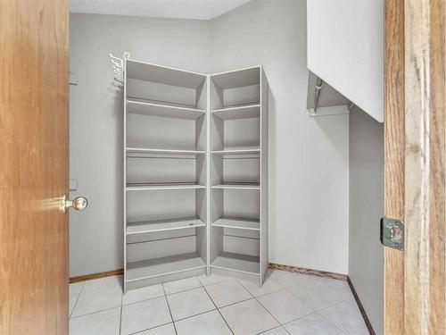 41 Stein Close Se, Medicine Hat, AB - Indoor With Storage