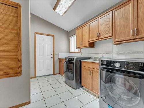 41 Stein Close Se, Medicine Hat, AB - Indoor Photo Showing Laundry Room