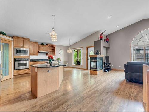 41 Stein Close Se, Medicine Hat, AB - Indoor Photo Showing Kitchen