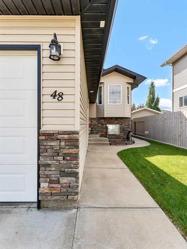 48 Vista Road Se, Medicine Hat, AB - Outdoor With Exterior