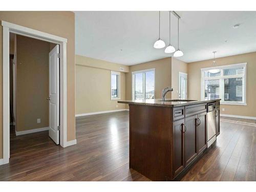 211-19 Terrace View Ne, Medicine Hat, AB - Indoor Photo Showing Kitchen