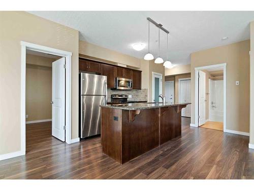 211-19 Terrace View Ne, Medicine Hat, AB - Indoor Photo Showing Kitchen