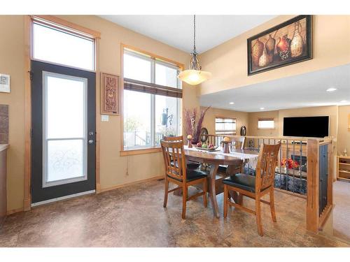 12 Vista Court Se, Medicine Hat, AB - Indoor Photo Showing Dining Room