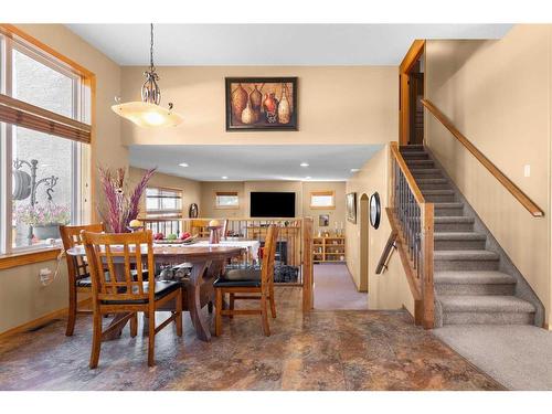 12 Vista Court Se, Medicine Hat, AB - Indoor Photo Showing Dining Room