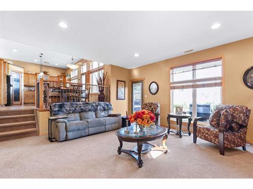 12 Vista Court Se, Medicine Hat, AB - Indoor Photo Showing Living Room