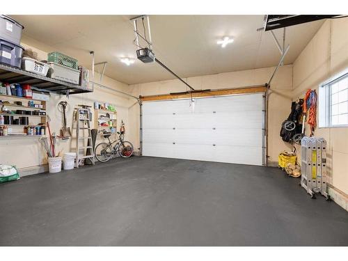 12 Vista Court Se, Medicine Hat, AB - Indoor Photo Showing Garage