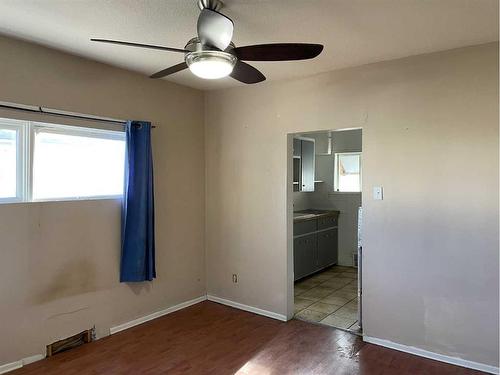 1061 Mill Street Se, Medicine Hat, AB - Indoor Photo Showing Other Room