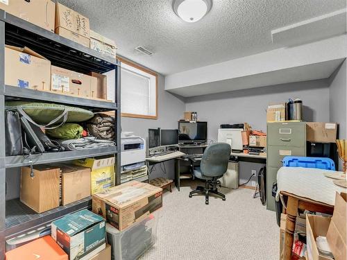 2915 Dunmore Road Se, Medicine Hat, AB - Indoor Photo Showing Office