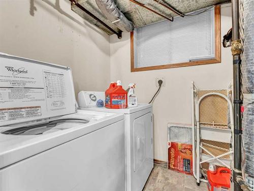 2915 Dunmore Road Se, Medicine Hat, AB - Indoor Photo Showing Laundry Room