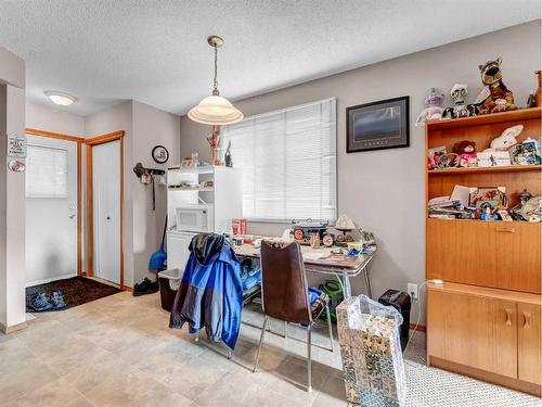 2915 Dunmore Road Se, Medicine Hat, AB - Indoor Photo Showing Other Room