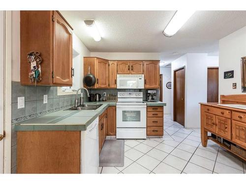 242 Carry Drive Se, Medicine Hat, AB - Indoor Photo Showing Kitchen With Double Sink