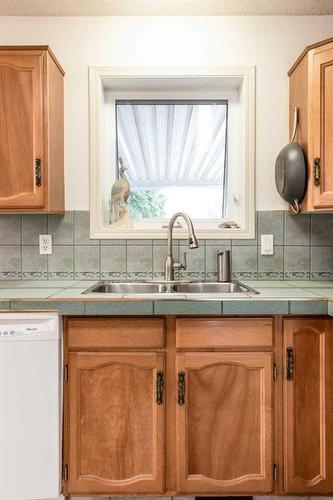 242 Carry Drive Se, Medicine Hat, AB - Indoor Photo Showing Kitchen With Double Sink