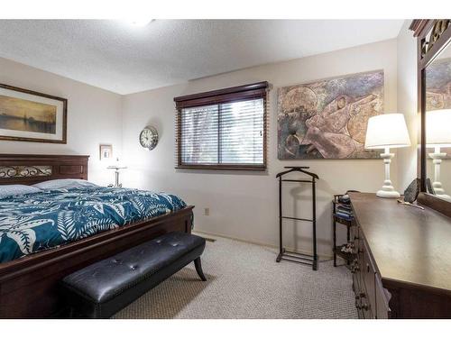 242 Carry Drive Se, Medicine Hat, AB - Indoor Photo Showing Bedroom